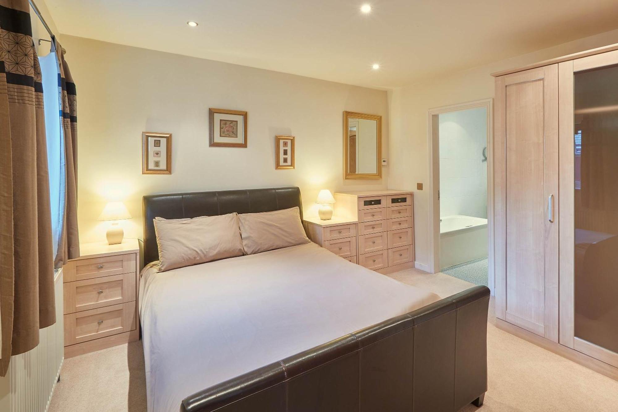 Host & Stay - Folkton Cottages Скарбъро Стая снимка