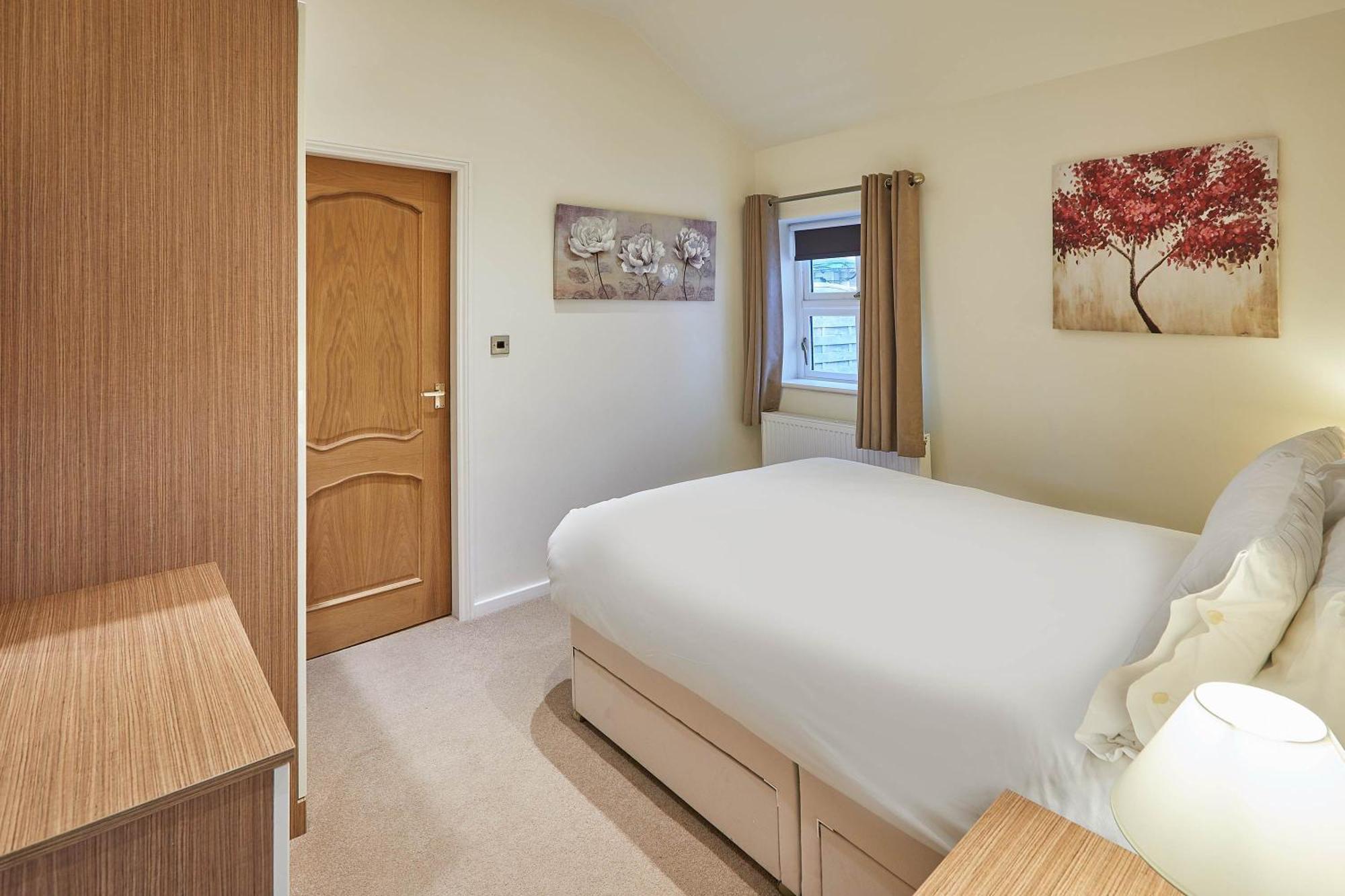Host & Stay - Folkton Cottages Скарбъро Стая снимка